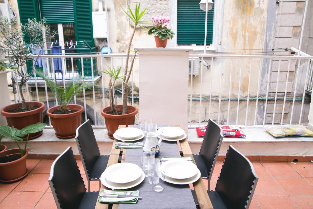 ナポリLa Casa Del Nespolo, 2 Terrazzi E 2 Bagni In Centroアパートメント エクステリア 写真