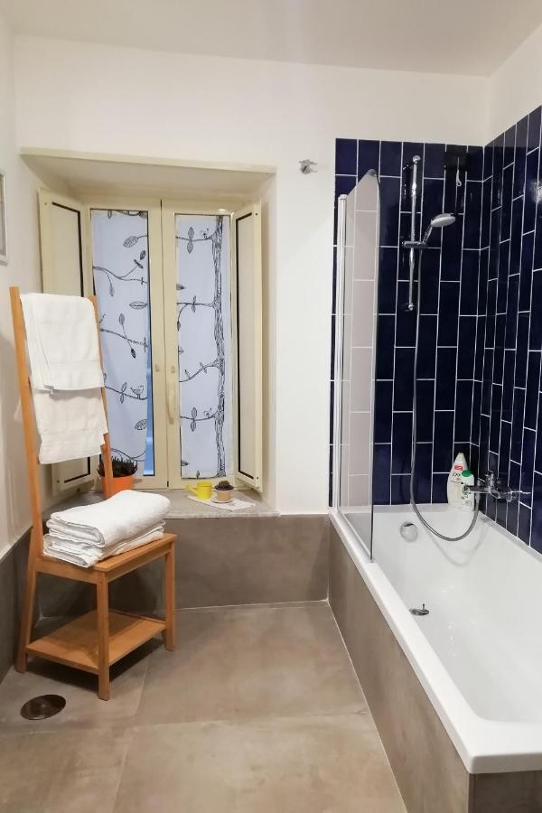 ナポリLa Casa Del Nespolo, 2 Terrazzi E 2 Bagni In Centroアパートメント エクステリア 写真