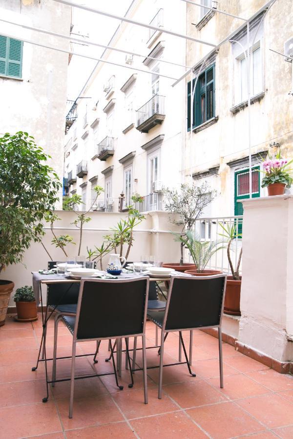 ナポリLa Casa Del Nespolo, 2 Terrazzi E 2 Bagni In Centroアパートメント エクステリア 写真