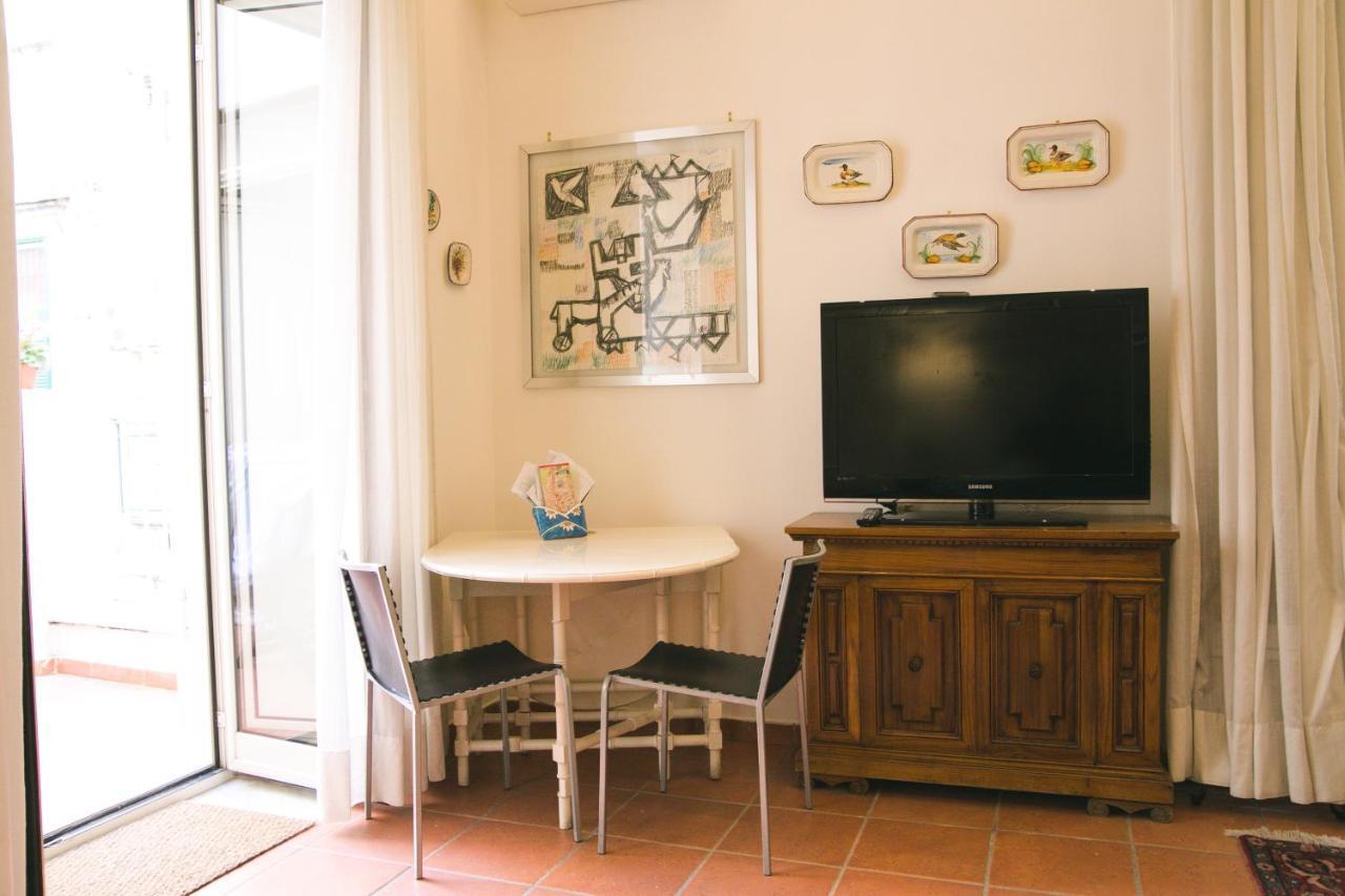 ナポリLa Casa Del Nespolo, 2 Terrazzi E 2 Bagni In Centroアパートメント エクステリア 写真